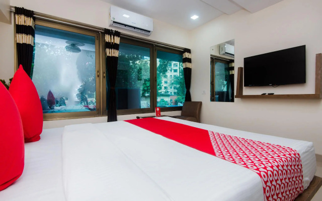 OYO 13660 Cliff Hanger