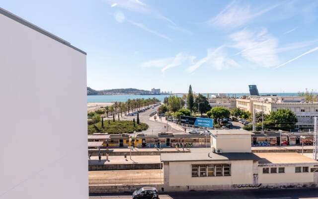 Gorgeous Apartment in Alges With Stunning Rooftop Pool