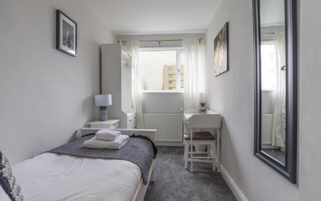 Charming 3-bed House in Newcastle Upon Tyne