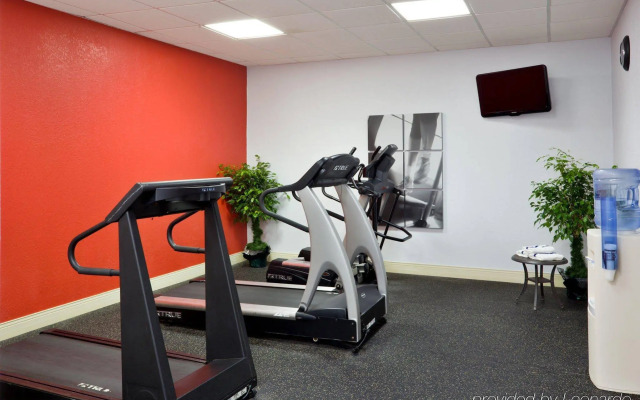 Отель RL Cleveland Airport West