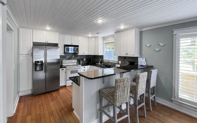 Sandy Toes 2 Bedroom Home by RedAwning