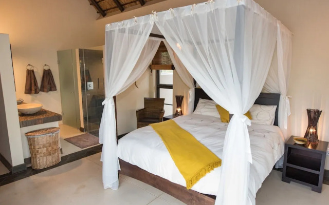 Luxury Villa With a Swimming Pool in Hoedspruit