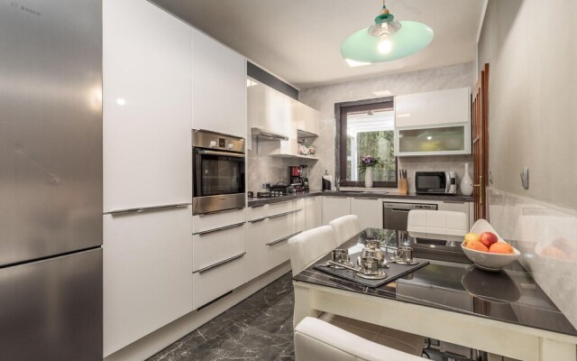 Stunning Home in Icici With Wifi and 4 Bedrooms