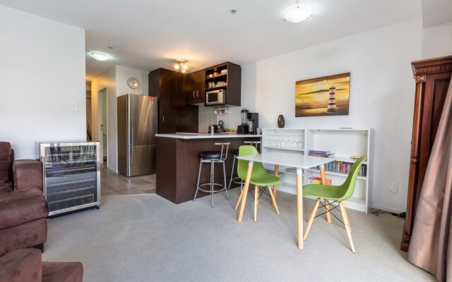 Cosy Two Bedroom in CBD with Pool