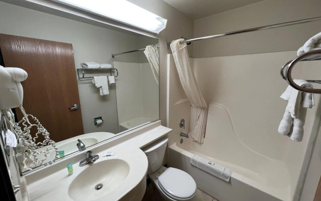 Americas Best Value Inn & Suites Ada