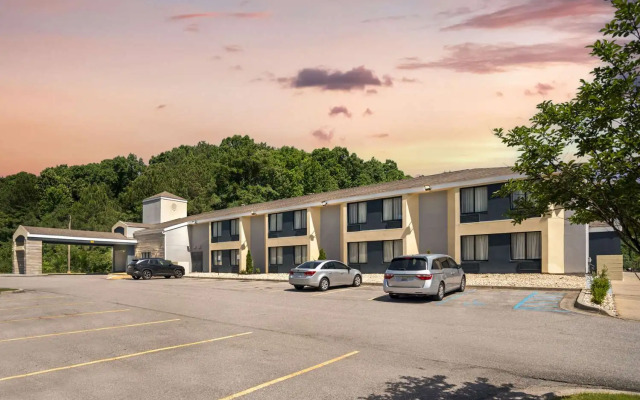 Rodeway Inn Tuscaloosa near University