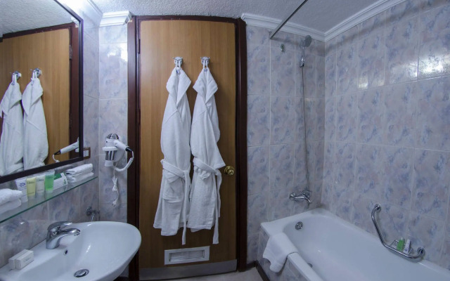 Meneur Hotel