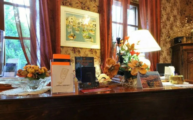 Relais Saint Roch Rest. La Petite Maison