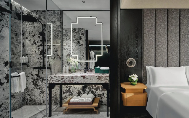Hualuxe Chongqing Wushan by IHG