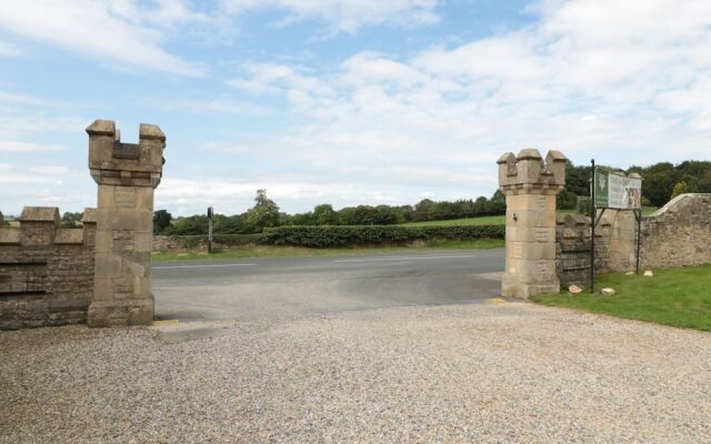 Walworth Castle Lodge