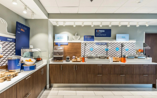 Holiday Inn Express Flint-Campus Area by IHG