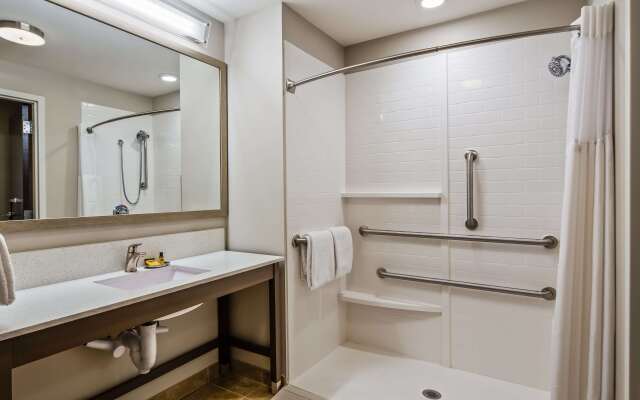 Best Western Plus Bolivar Hotel & Suites