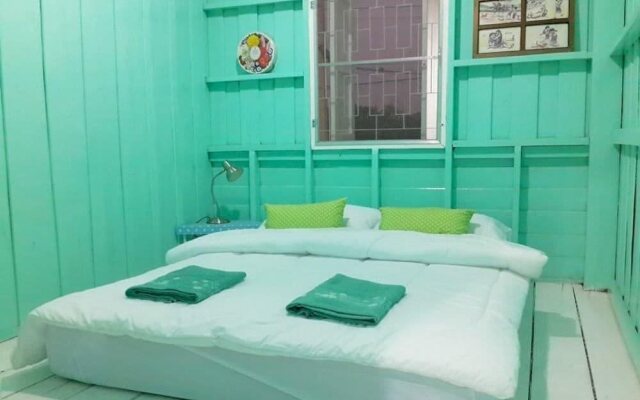 Hug Baan Guesthouse
