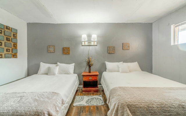 OYO Holiday Capri Motel & Rv Park