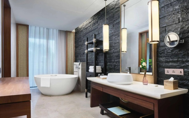 Crowne Plaza Hailing Island