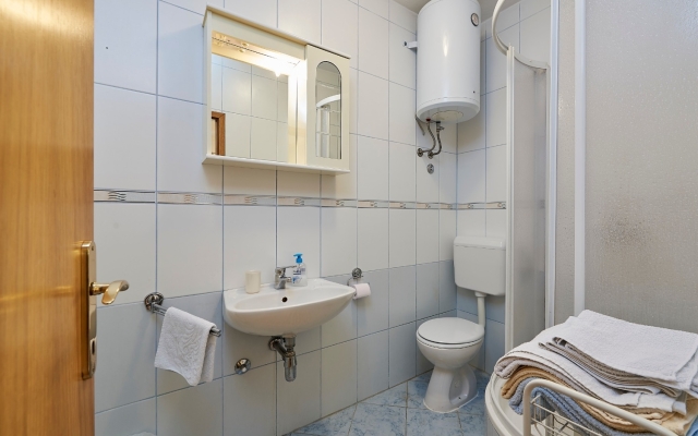 Apartment Ivanka - 200 m from sea: A1 Trogir, Riviera Trogir