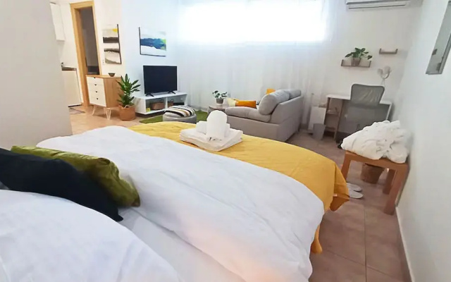 Relaxing Studio Apt 1 min to Highway Parking