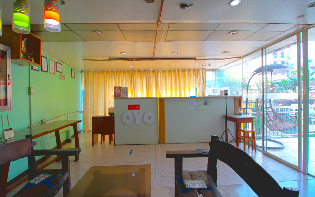 OYO 677 Roseate Pensione (Vaccinated Staff)