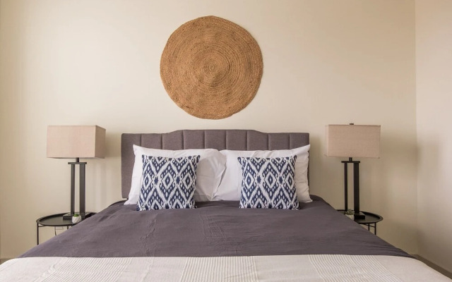 FRONTDESK Main & Clay Apts Butcḣertown Louisville