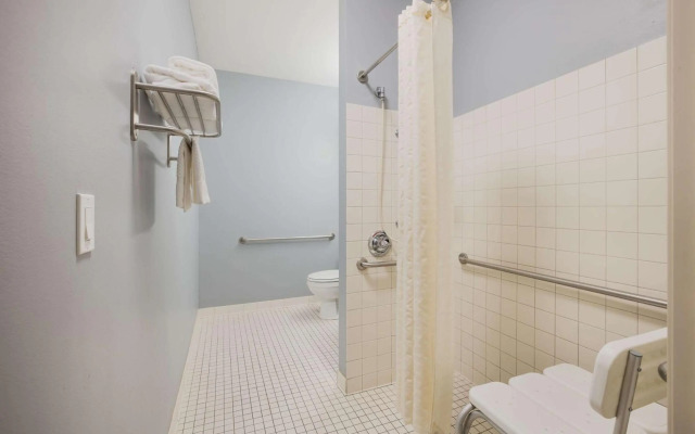 Sonesta Essential Hotels & Suites Kansas City/Blue Springs