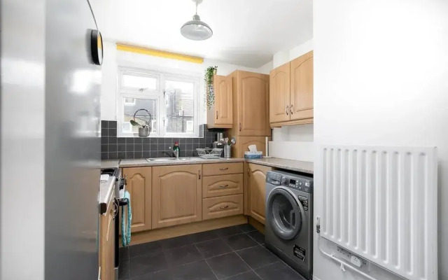 Modern Spacious Home In Well Connected Hammersmith