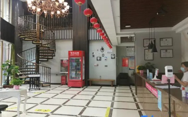 Super 8 Hotel (Weifang High Speed Railway North Station)