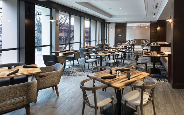DoubleTree by Hilton Jamestown