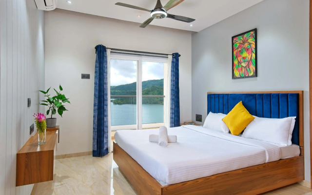 SaffronStays Riverdale, Mulshi - Lakefront villa with pool and mountain view