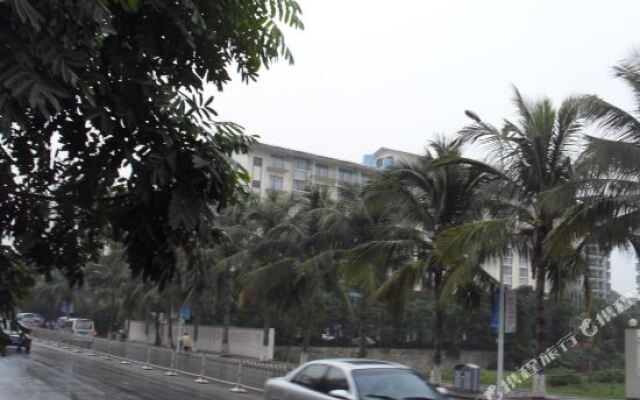 Sanya Yuefang Hotel (Sanya Bay Pedestrian Street)