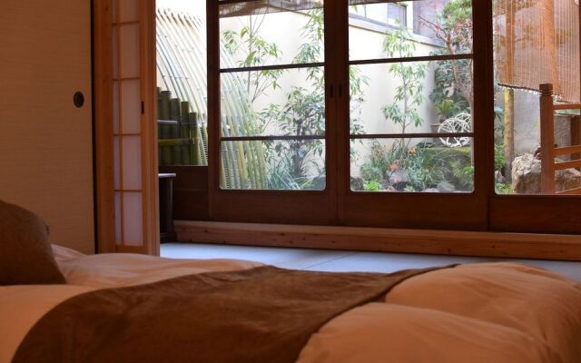 Traditional Guesthouse TONARI