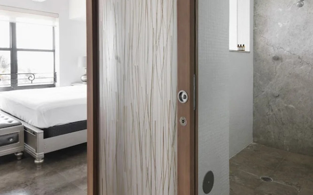 The Netherland R5F - Ocean Drive Condo