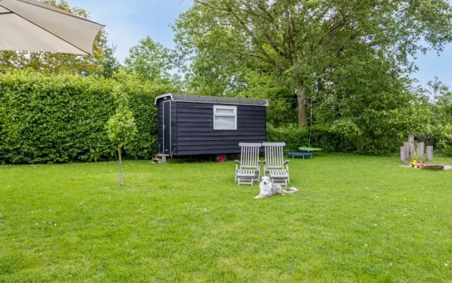 Holiday Home With Gypsy Wagon