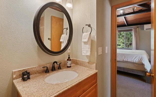 7 Grizzly-AC-Hot Tub-2BR/2BA