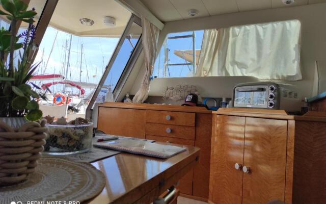 B&B Boat Miguel IV