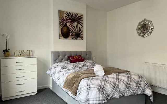 Bristol - 4 Beds - Sleeps 7 - For Groups - Garden