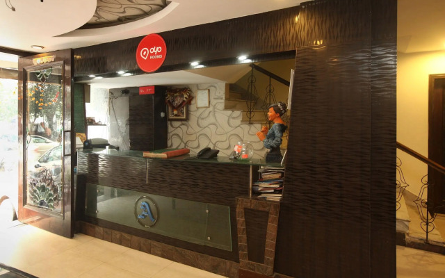 Roomshala 100 Hotel Anand - karol Bagh