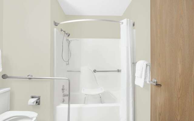 Super 8 by Wyndham Mt Pleasant