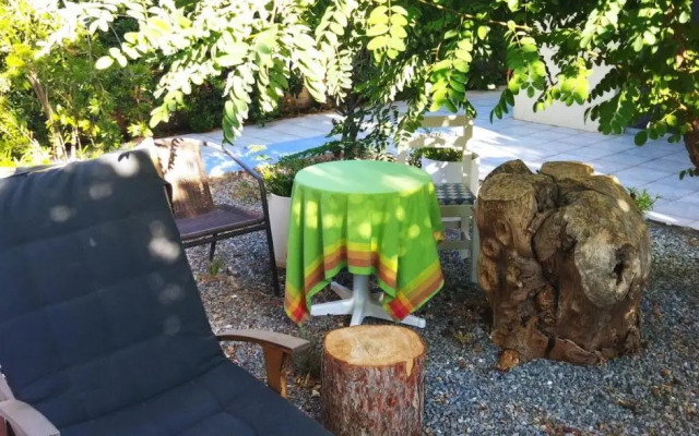 CLEO ROOM WITH YARD IN MALIA 250m FROM THE BEACH