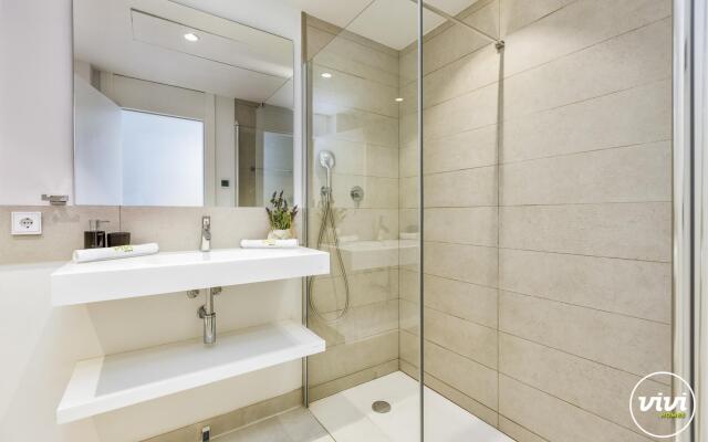 Lady in Fuengirola with 2 bedrooms and 2 bathrooms