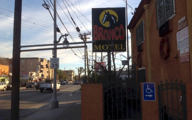 Bronco Motel South Central