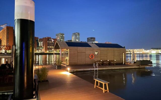 Wikkelboat Nr4 at Floating Rotterdam Rijnhaven