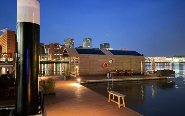 Wikkelboat Nr5 at Floating Rotterdam Rijnhaven