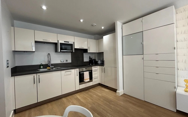 1-bed Apt, Sleeps 4, Central To Shops & Transport