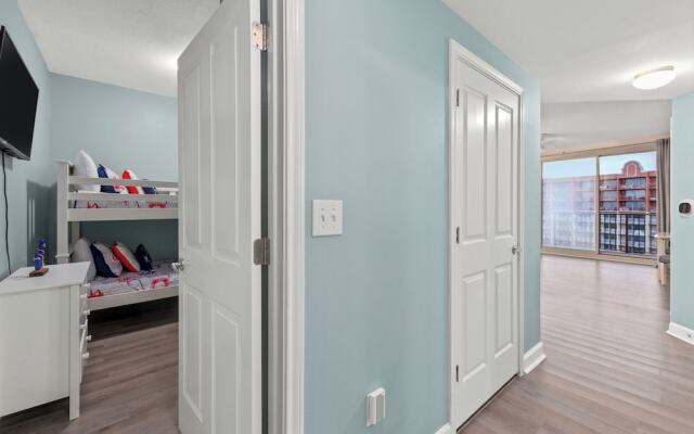 Shores of Panama 2123 - Seas the Moment