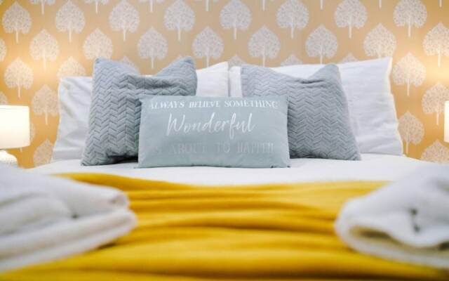 Old Trafford Two-bedroom Stay by Belvilla