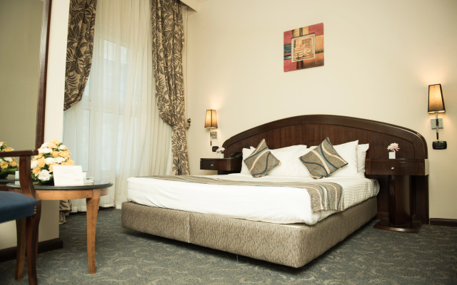 Cherry Maryski Hotel