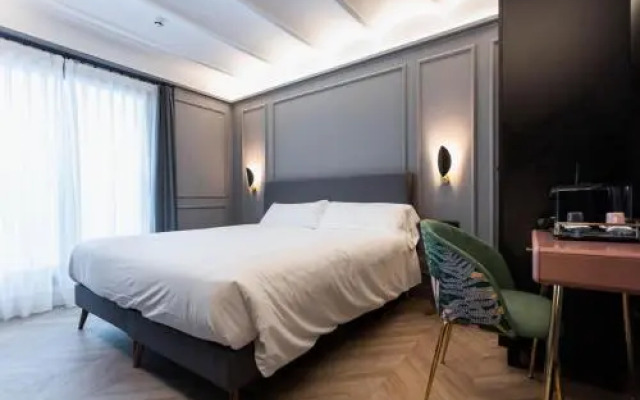 Reina 107 Beach Boutique