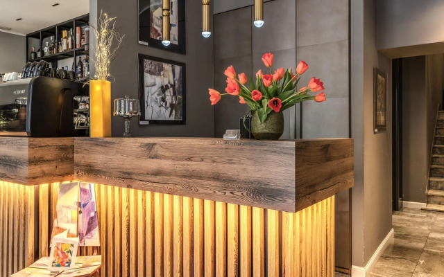 Apollo Boutique Hotel