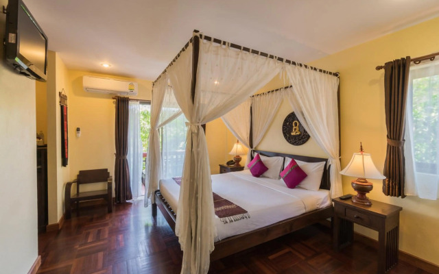 Coral Hotel Bangsaphan