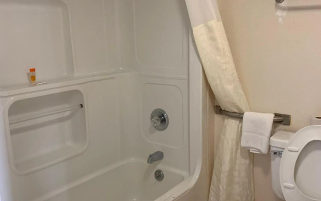 Budgetel Inn & Suites